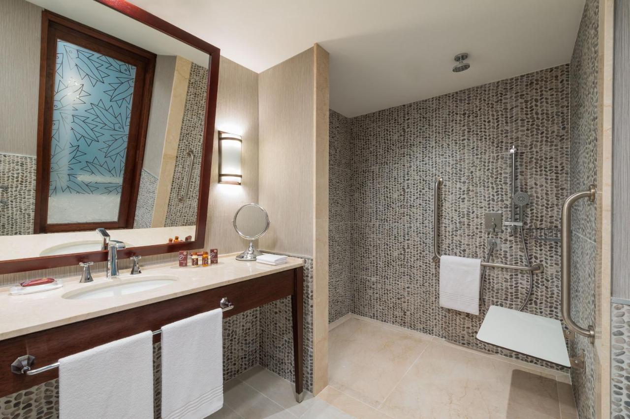 Sheraton Reserva Do Paiva Кабу-ді-Санту-Агостінью Екстер'єр фото A wet room in a hotel